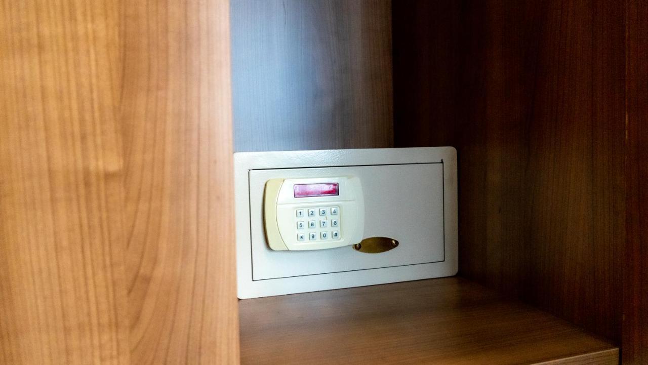 Bursa Suites Apart Otel Экстерьер фото A safe in a hotel room