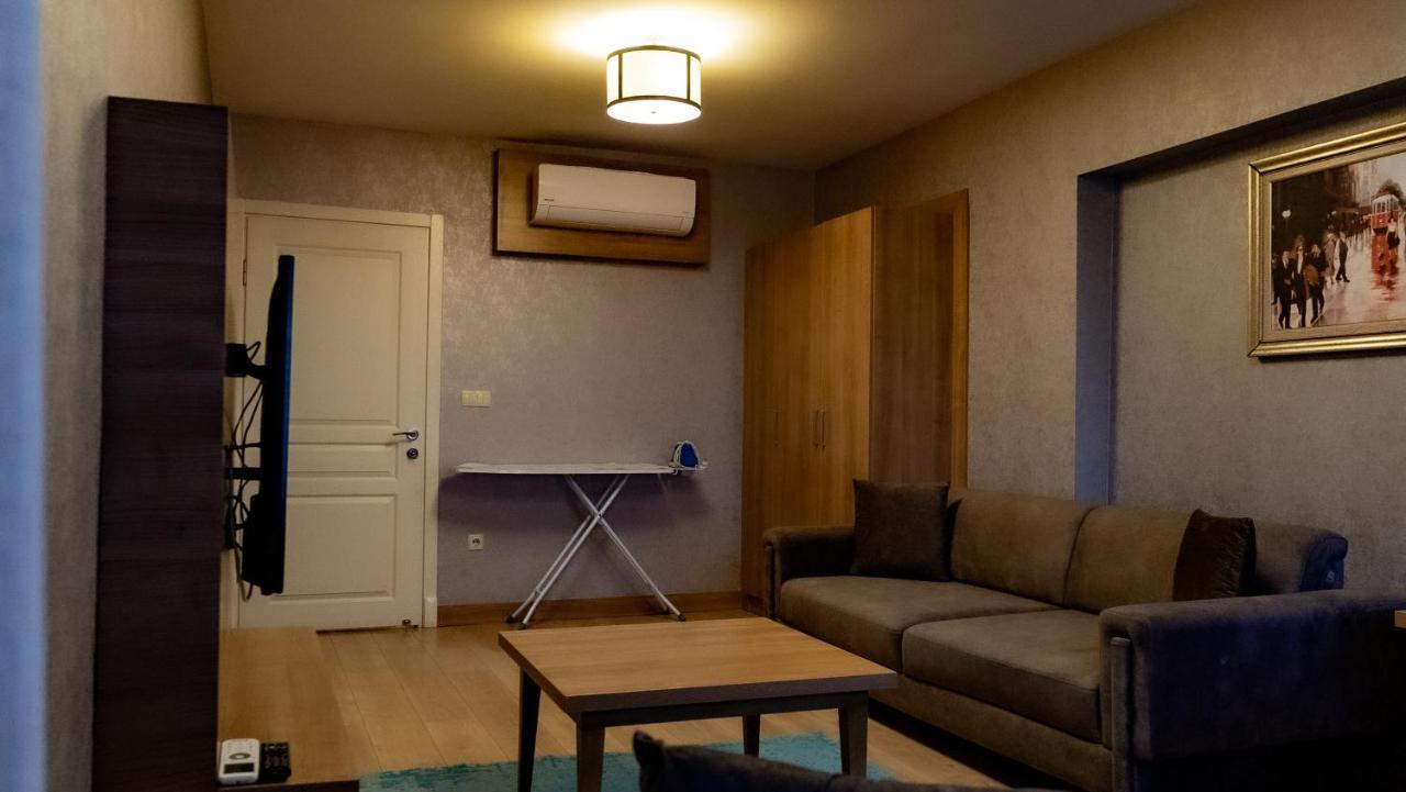 Bursa Suites Apart Otel Экстерьер фото A living room with a mini-split air conditioner