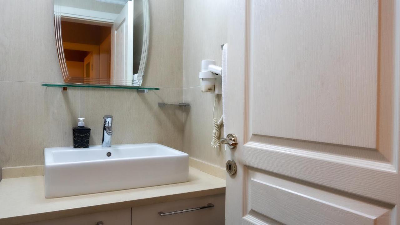Bursa Suites Apart Otel Экстерьер фото A bathroom in a hotel